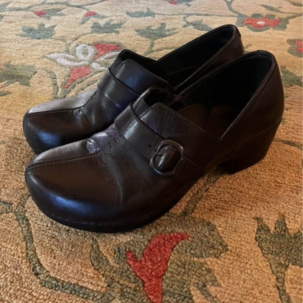 Dansko Clogs Size 8.5 - image 1
